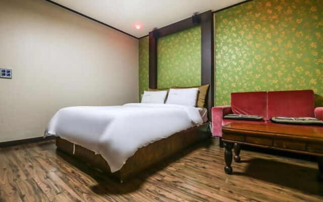 Motel Nine