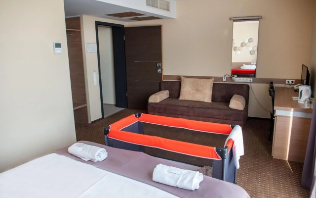 CE Plaza Hotel