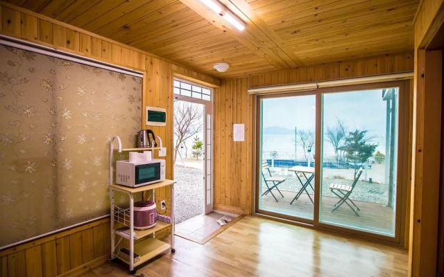 Sea and Sunset Pension