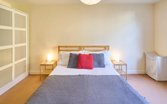 Bingley Court - Open plan apartment near Canterbury East Station