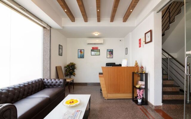 OYO 4428 Central Platinum Suites