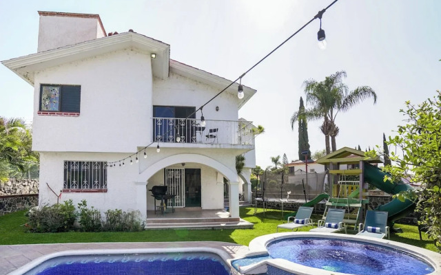 Spacious House with Pool