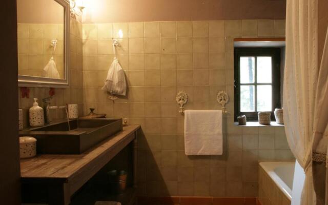 Le Mas Des Pots Rouges