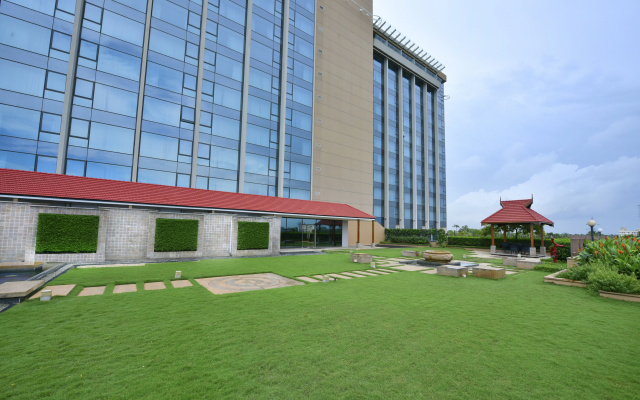 Crowne Plaza Kochi by IHG — 5-star hotel in Maradu
