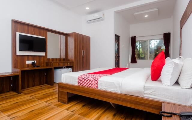 OYO 28759 Green Park Club Resort