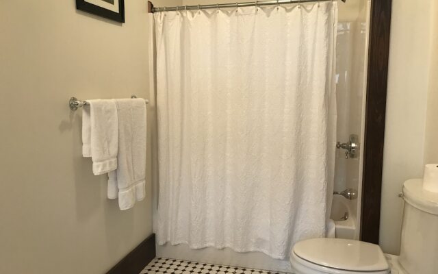 Mcgrady Inn - Bed And Breakfast