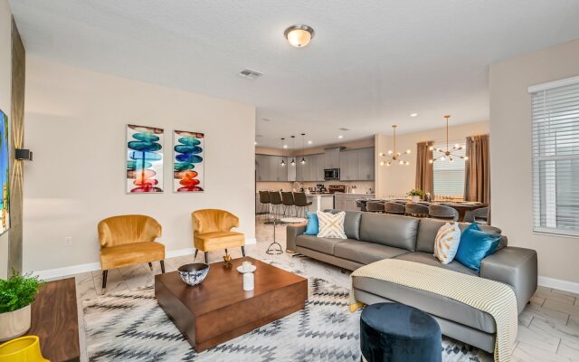 Edgy, Modern 6 Bed 5 Bath