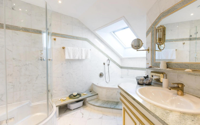 Akzent Hotel Restaurant Altdorfer Hof