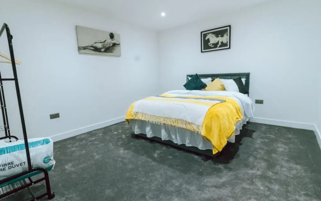 Stunning 1-bed Apartment in Purley