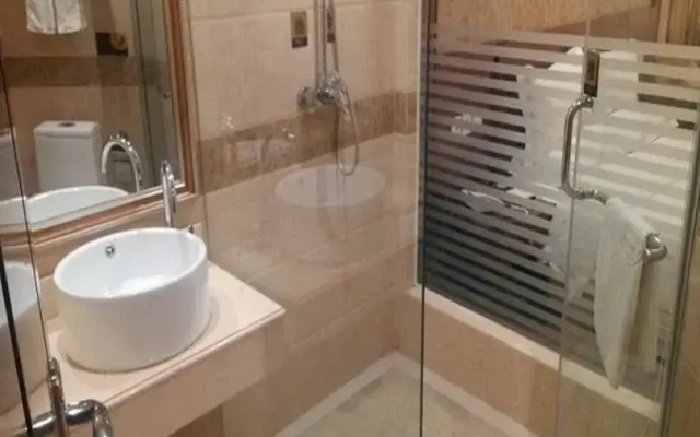 Dezheng Hotel (Chengdu Huayang Sihe Metro Station Store)