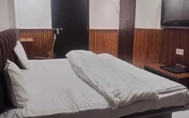 Hotel Shri Sai Deluxe
