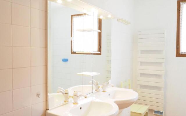 Holiday home with outdoor pool, Bédoin