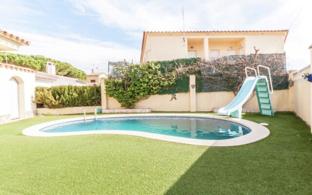 Alluring Villa in L'escala With Private Swimming Pool