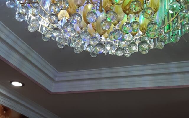 Glorious Hotel & Suites
