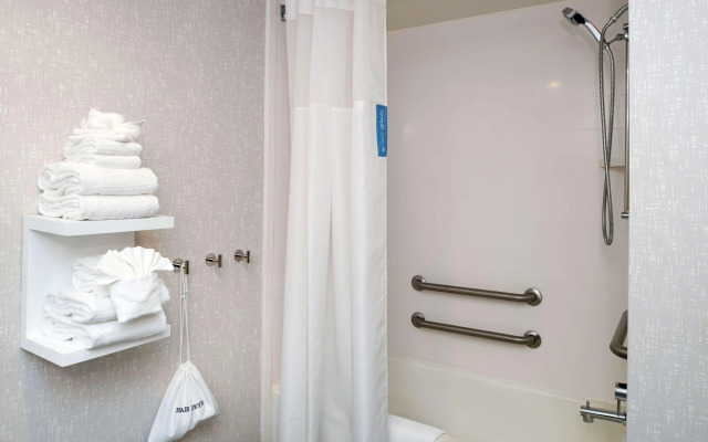 Hampton Inn Greensboro-Airport