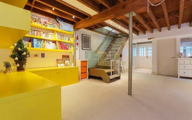 Veeve - The Coach House