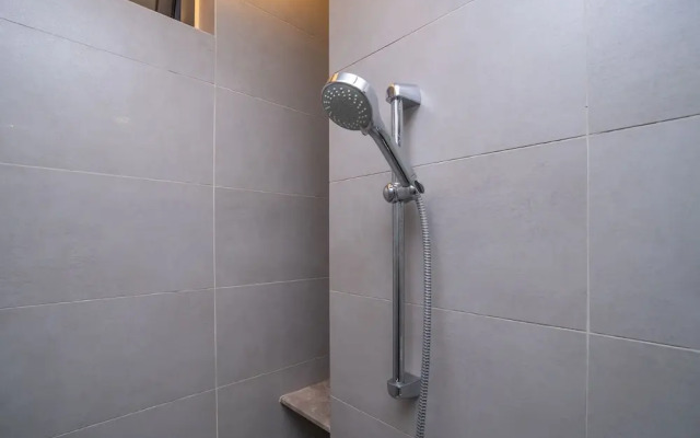 OYO Home 89725 Beautiful 3br Grand Medini