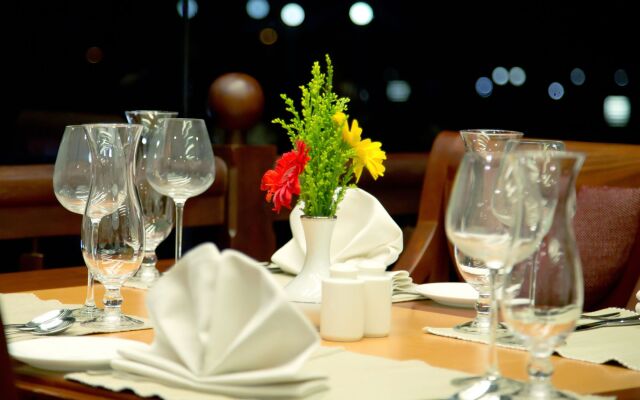 Sterling Lake Palace Alleppey