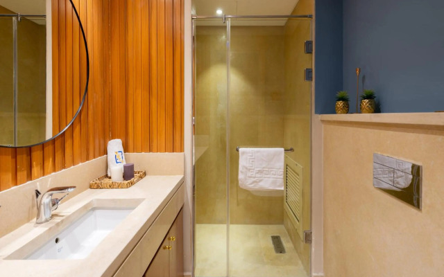 Elegant & Edgy 2 BR w Beach & Pool Mangroovy