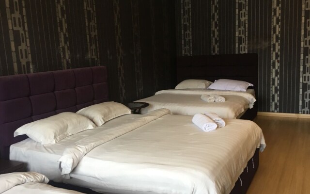 OYO 89856 MF Hotel