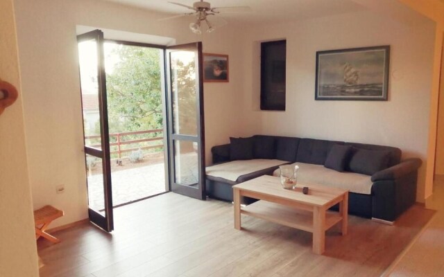 Charming 3-bed House in Viganj