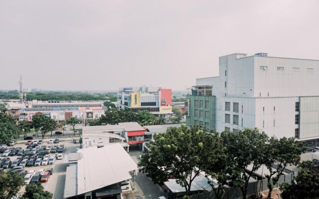 Restful And Well Furnished Studio Transpark Bintaro Apartment