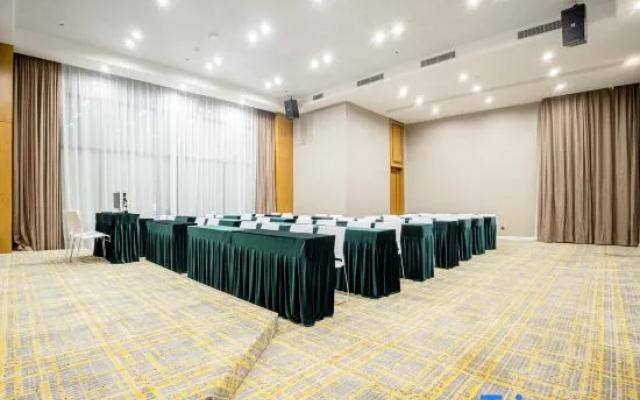Vienna International Hotel (Zhaotong Wuyue Plaza)