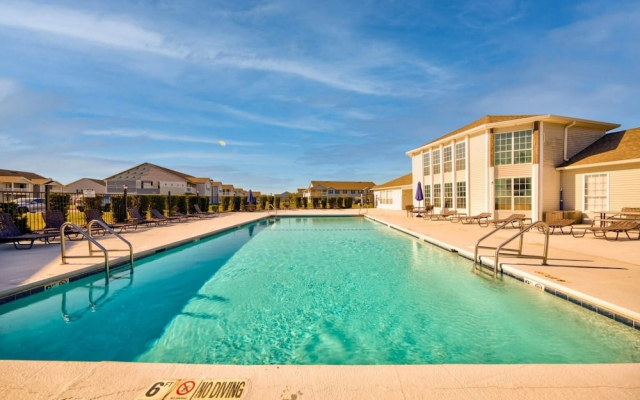 Tranquil Condo With Pool Fitness Center Tennis