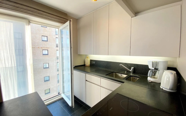 Sea Wall Retreat With Views