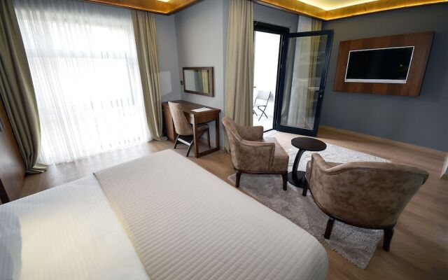 The Elegant Hotel