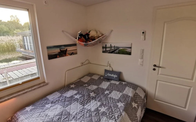 Schwimmendes Ferienhaus Robby II