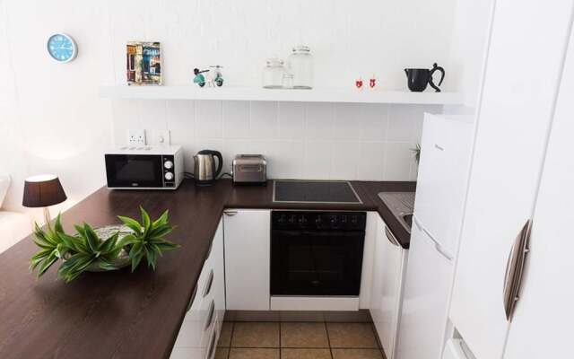 Minimalistic Green Point Studio Apartment