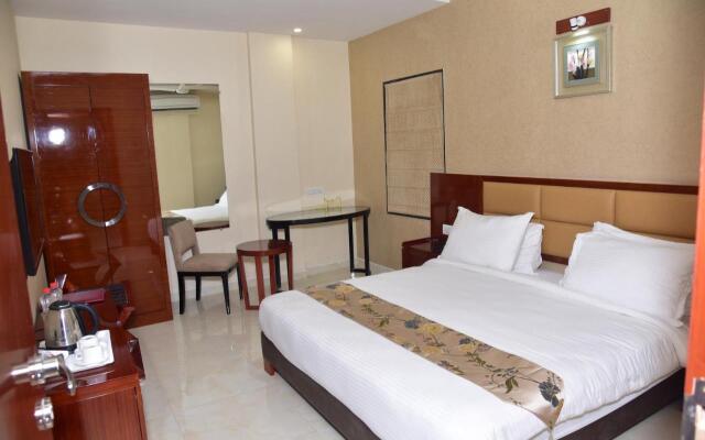 Raghu Mahal Hotel