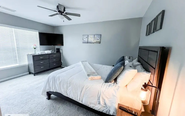 4 - Bed home, w/ Cali King Bed - 12 mins. to DTWN