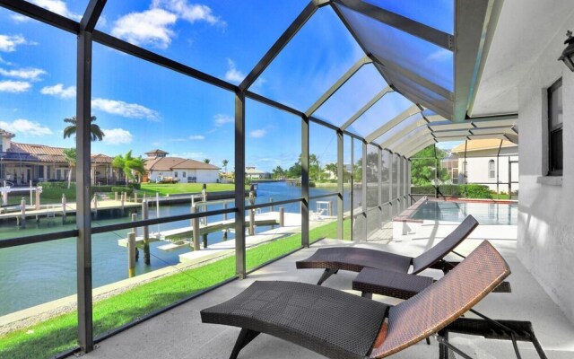 Quiet Waterfront Home With Pool, Dock and Bicycles