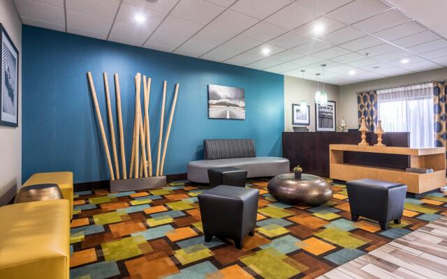 Holiday Inn Express & Suites Roanoke Rapids SE by IHG