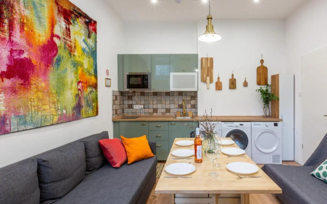 Industrial Style Appartment with AC steps to Gozsdu