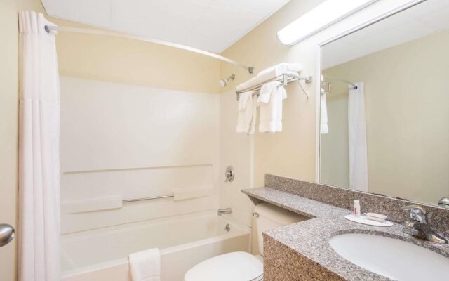 Days Inn by Wyndham Colchester Burlington