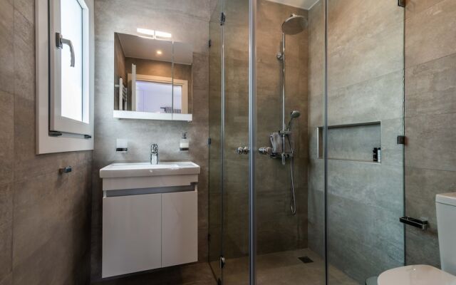 White Rock Milos Suites