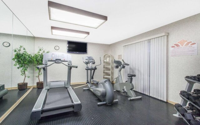 Hawthorn Suites by Wyndham Holland/Toledo Area