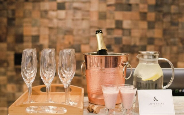 Hotel Saranac, Curio Collection by Hilton