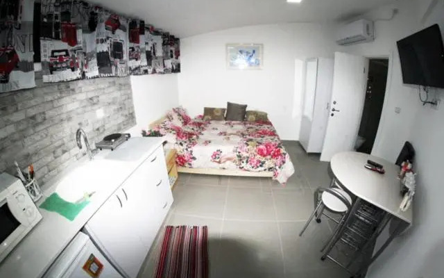 The Rosen's studio Place