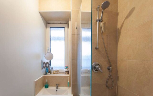 Well Connected Modern East End 1 Bed