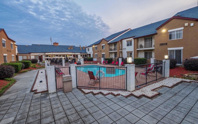 Red Roof Inn PLUS+ & Suites Knoxville West-Cedar Bluff
