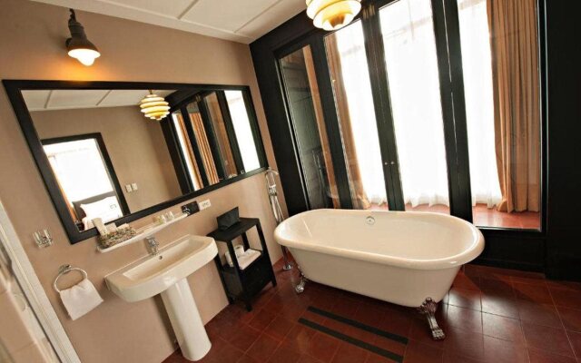 The Henry Hotel Manila