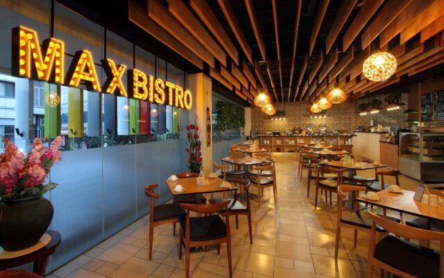 MaxOne Hotels at Pemuda