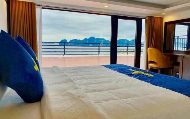 Golden Palm HaLong Hotel