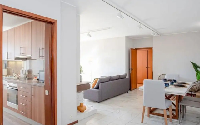 Liiiving in Porto Sea River View Apartment