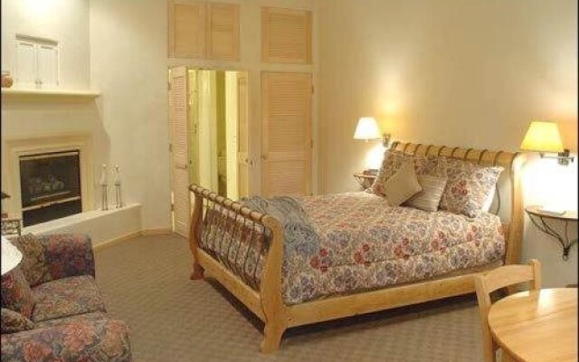 Petit Logis Inn