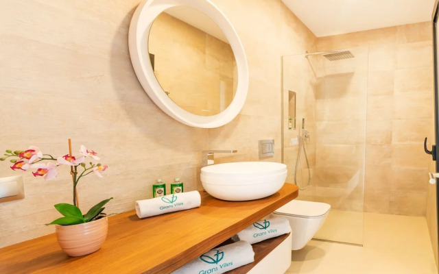 Montblau in Buger With 4 Bedrooms and 5 Bathrooms